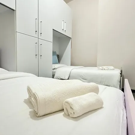 Edens House Con Parcheggio Privato ラッパロ